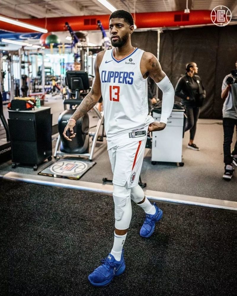 ESPN：邓弗里斯因伤缺席荷兰与波兰的世预赛（ESPN：邓弗里斯伤退，无缘荷兰对波兰的世预赛）