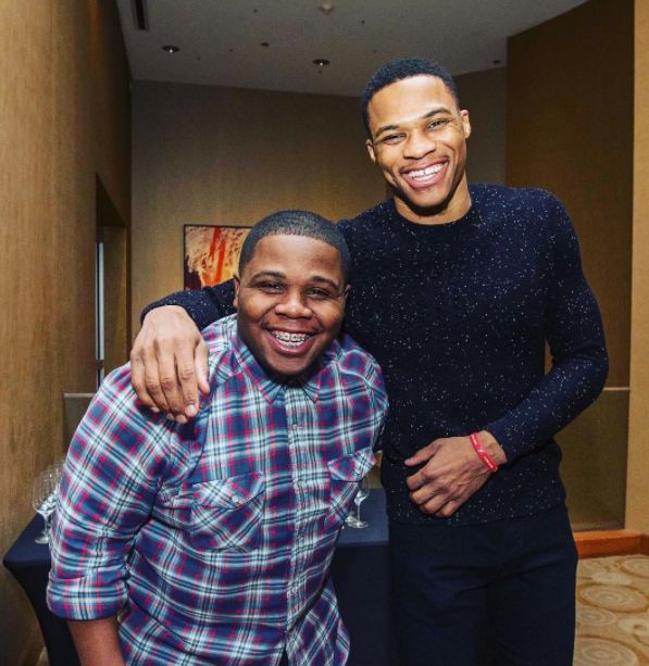 每体：巴尔韦德肌肉不适周三将接受检查，皇马右后卫捉襟见肘（每体：巴尔韦德肌肉不适将于周三接受检查，皇马右后卫位置告急）